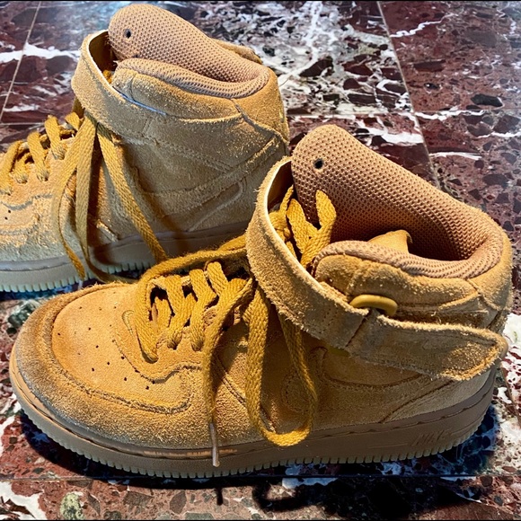NICE KIDS NIKE Air Force ONE TAN BROWN SUEDE HIGH TOP SNEAKERS SHOES SIZE 1 GUC - Picture 3 of 10